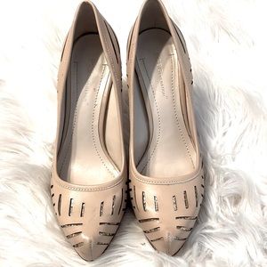 BCBG super fun platform heel with gold sparkle design size 8.